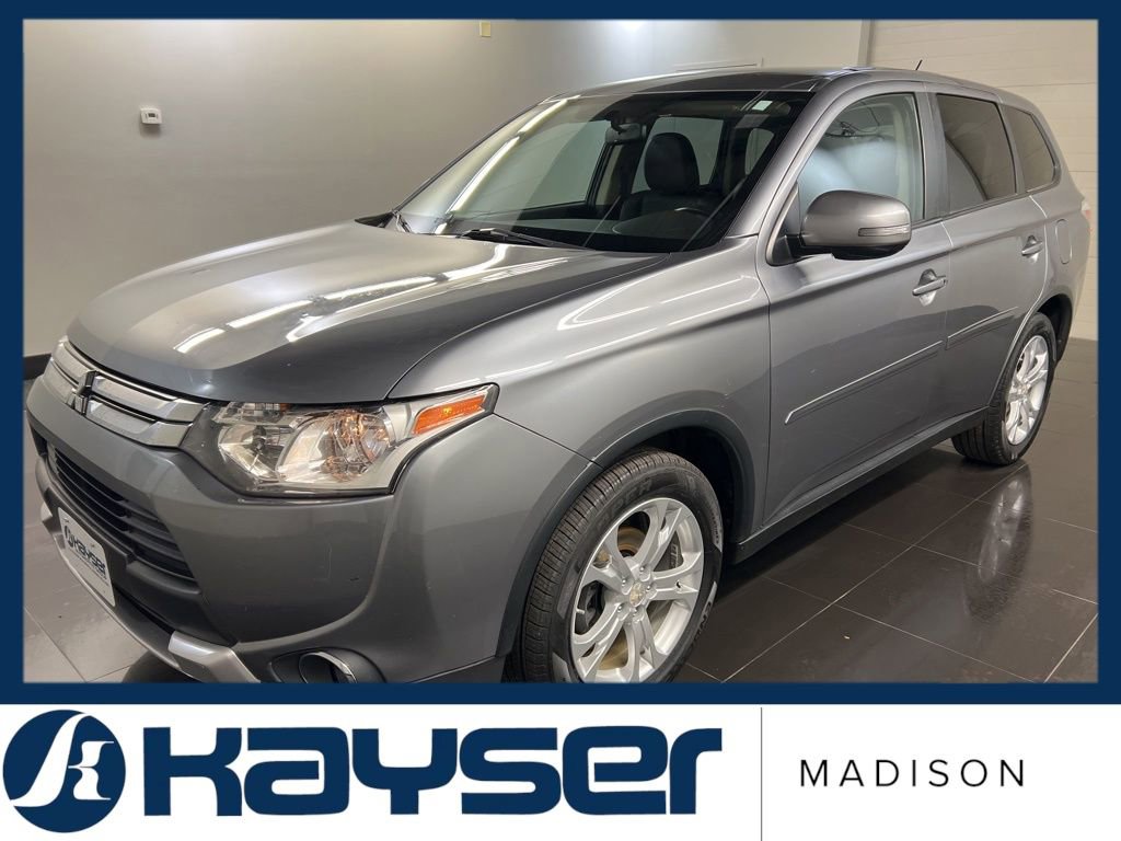 Used 2015 Mitsubishi Outlander SE image 3