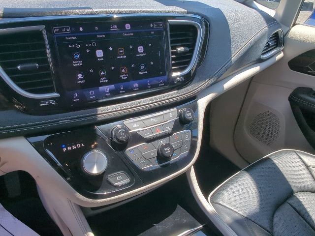 Used 2021 Chrysler Pacifica Limited FWD image 18