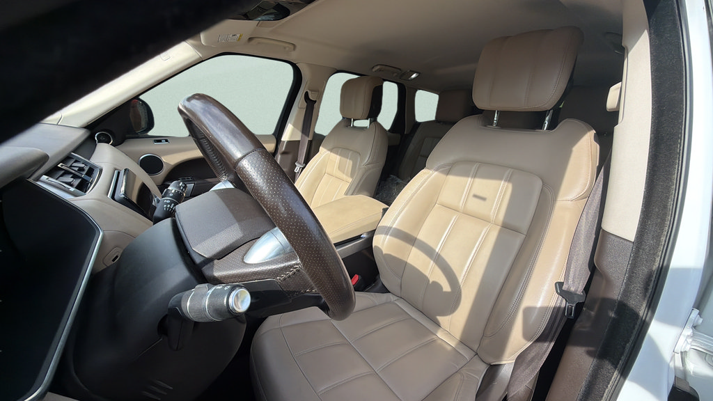Used 2019 Land Rover Range Rover Sport SE AWD/4WD image 23