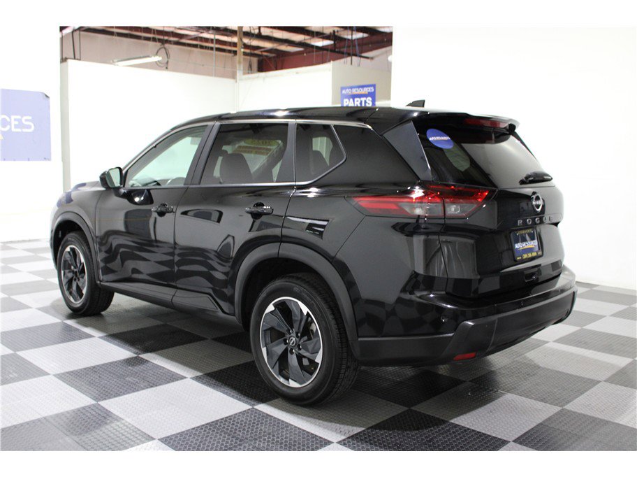 Used 2025 Nissan Rogue SV image 6