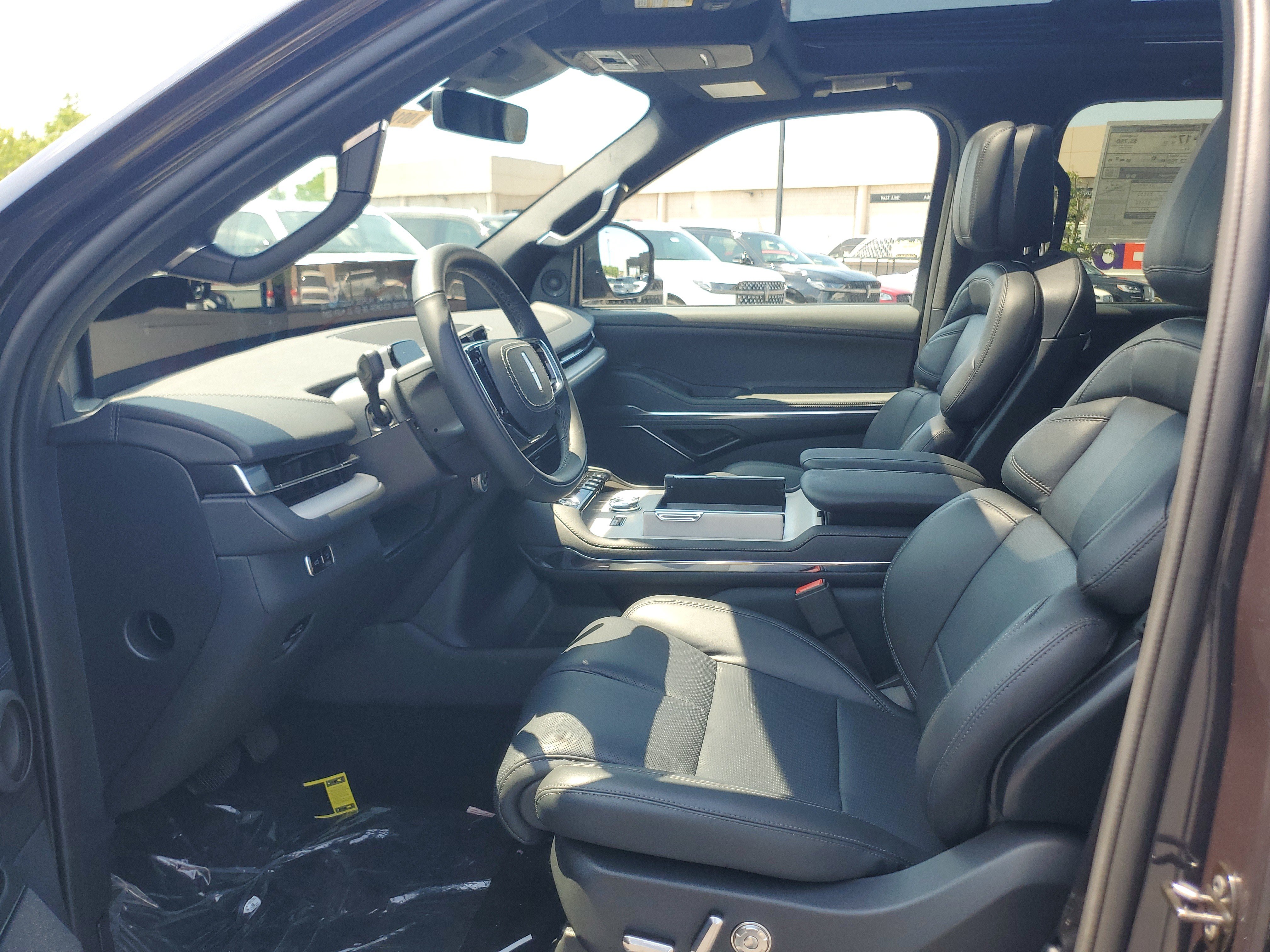 New 2027 Lincoln Navigator Reserve w/ Jet Appearance Package AWD/4WD image 12