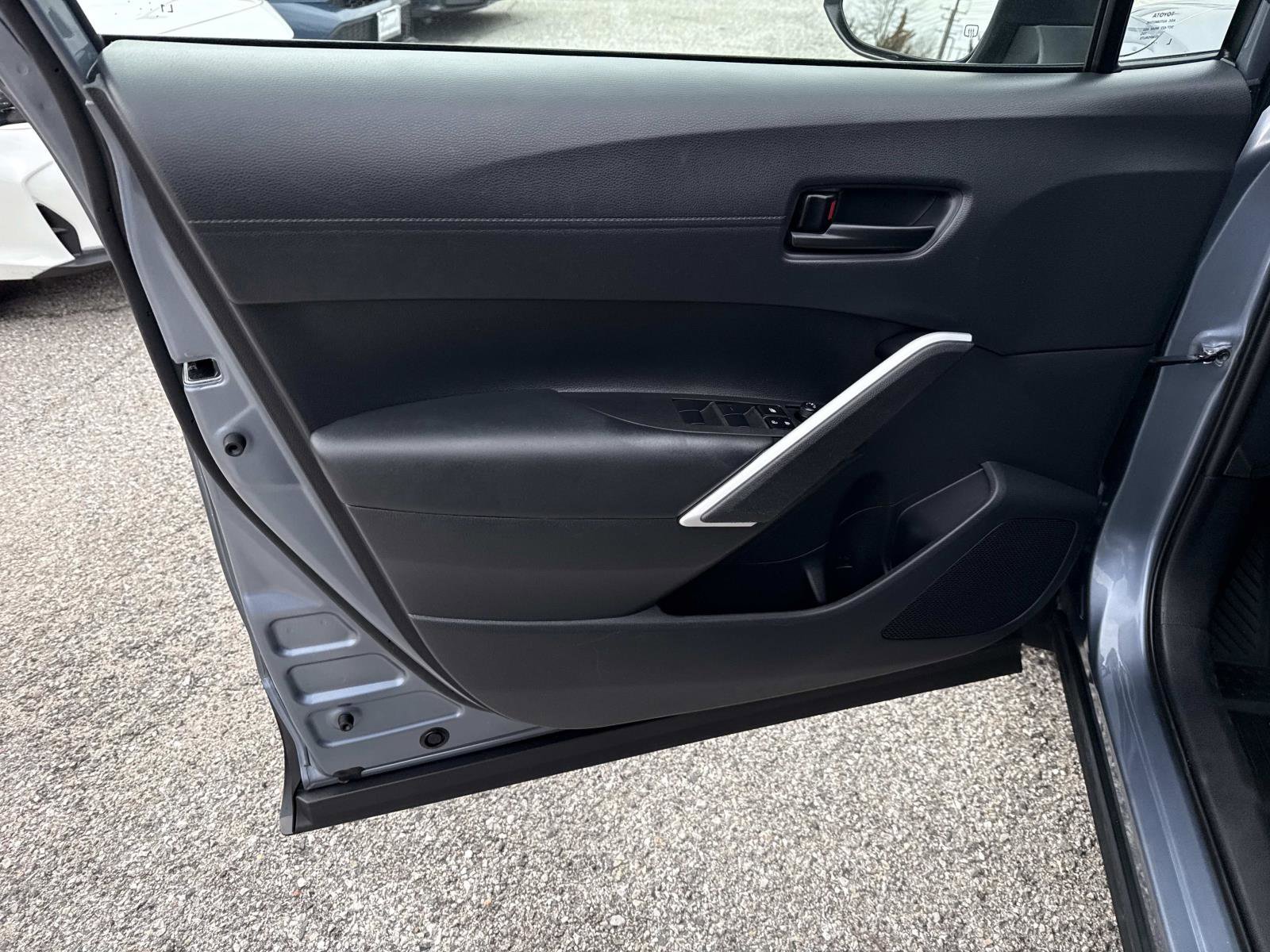 Used 2025 Toyota Corolla Cross LE w/ Moonroof Package image 17