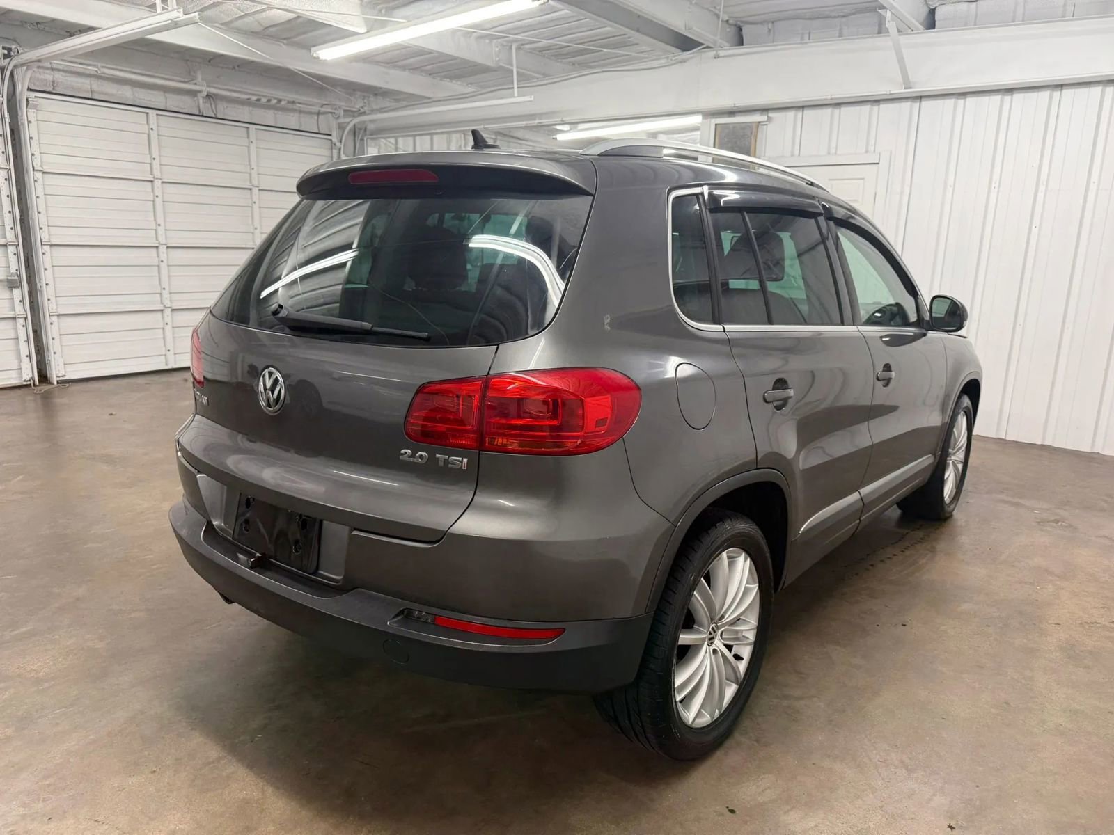 Used 2012 Volkswagen Tiguan SEL FWD image 10