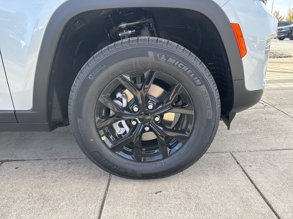 New 2025 Jeep Grand Cherokee Altitude AWD/4WD image 31