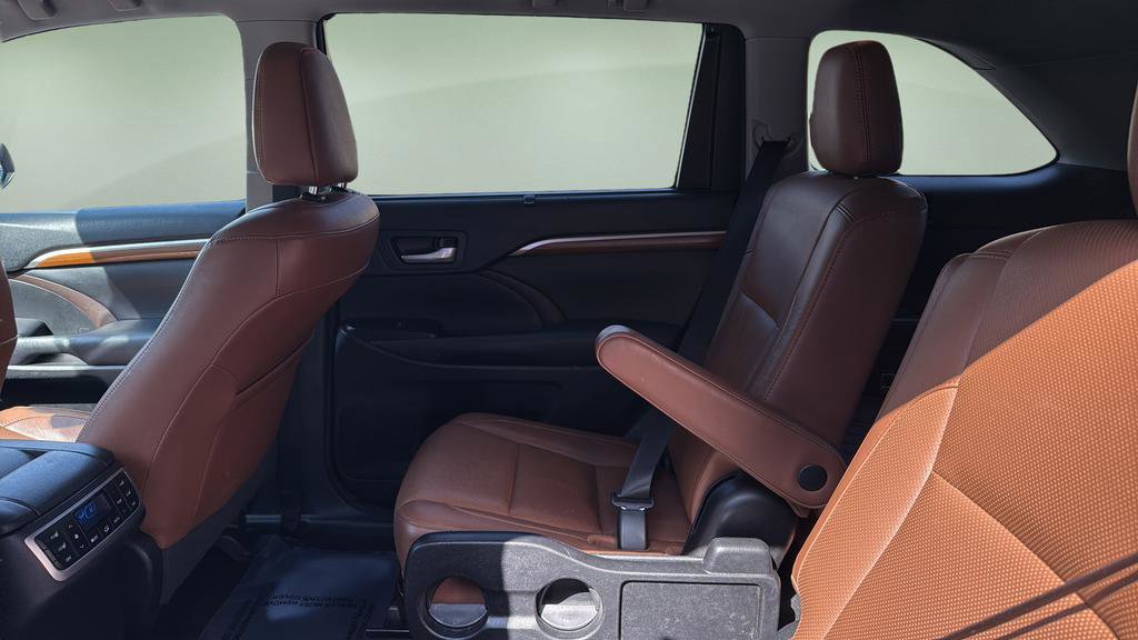 Used 2018 Toyota Highlander Limited Platinum image 16