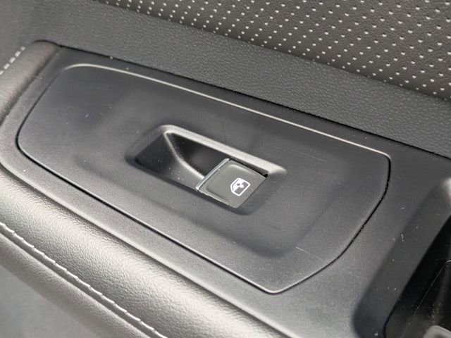 Used 2025 Volkswagen Atlas SE image 37