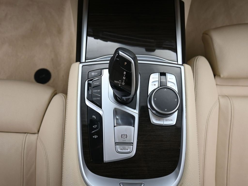 Used 2021 BMW 740i xDrive image 15