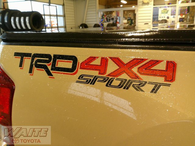 Used 2017 Toyota Tacoma TRD Sport image 10