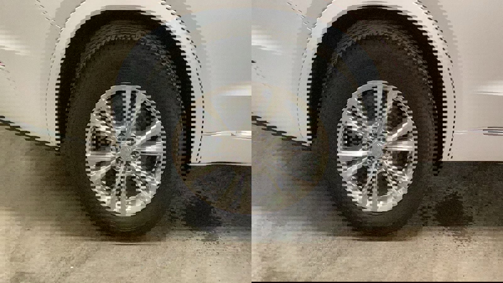 Used 2024 Cadillac XT6 Luxury w/ LPO, Floor Liner Package image 19