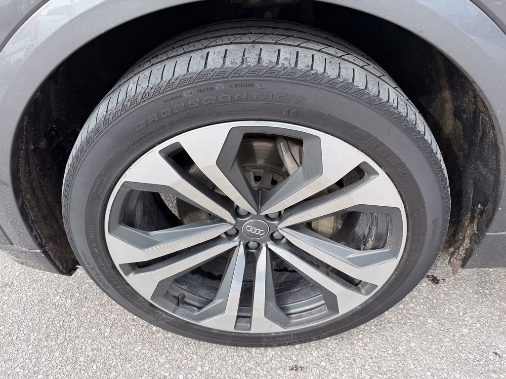 Used 2019 Audi Q8 Prestige w/ Towing Package image 31
