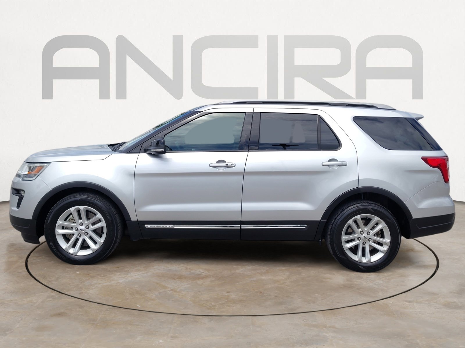 Used 2018 Ford Explorer XLT w/ Equipment Group 202A image 9