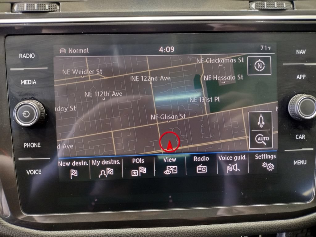 Used 2018 Volkswagen Tiguan SEL AWD/4WD image 30