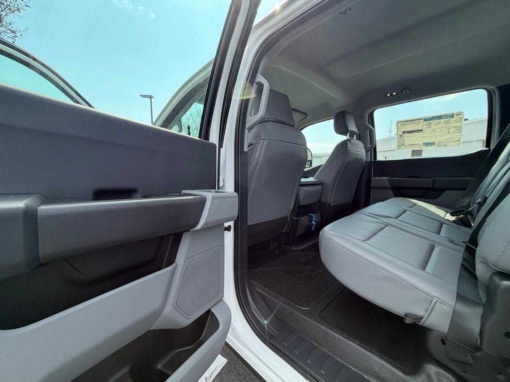 New 2026 Ford F550 4x4 Crew Cab image 15