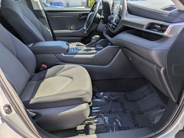 Used 2021 Toyota Highlander LE image 25