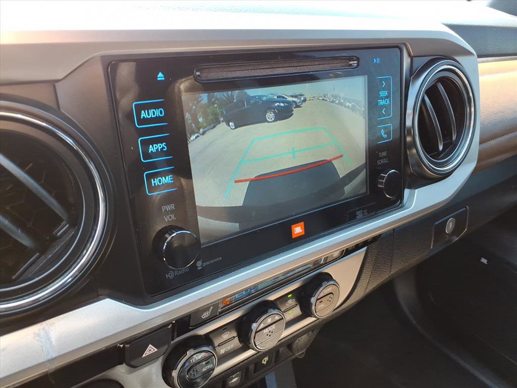 Used 2016 Toyota Tacoma Limited w/ Towing Package image 28