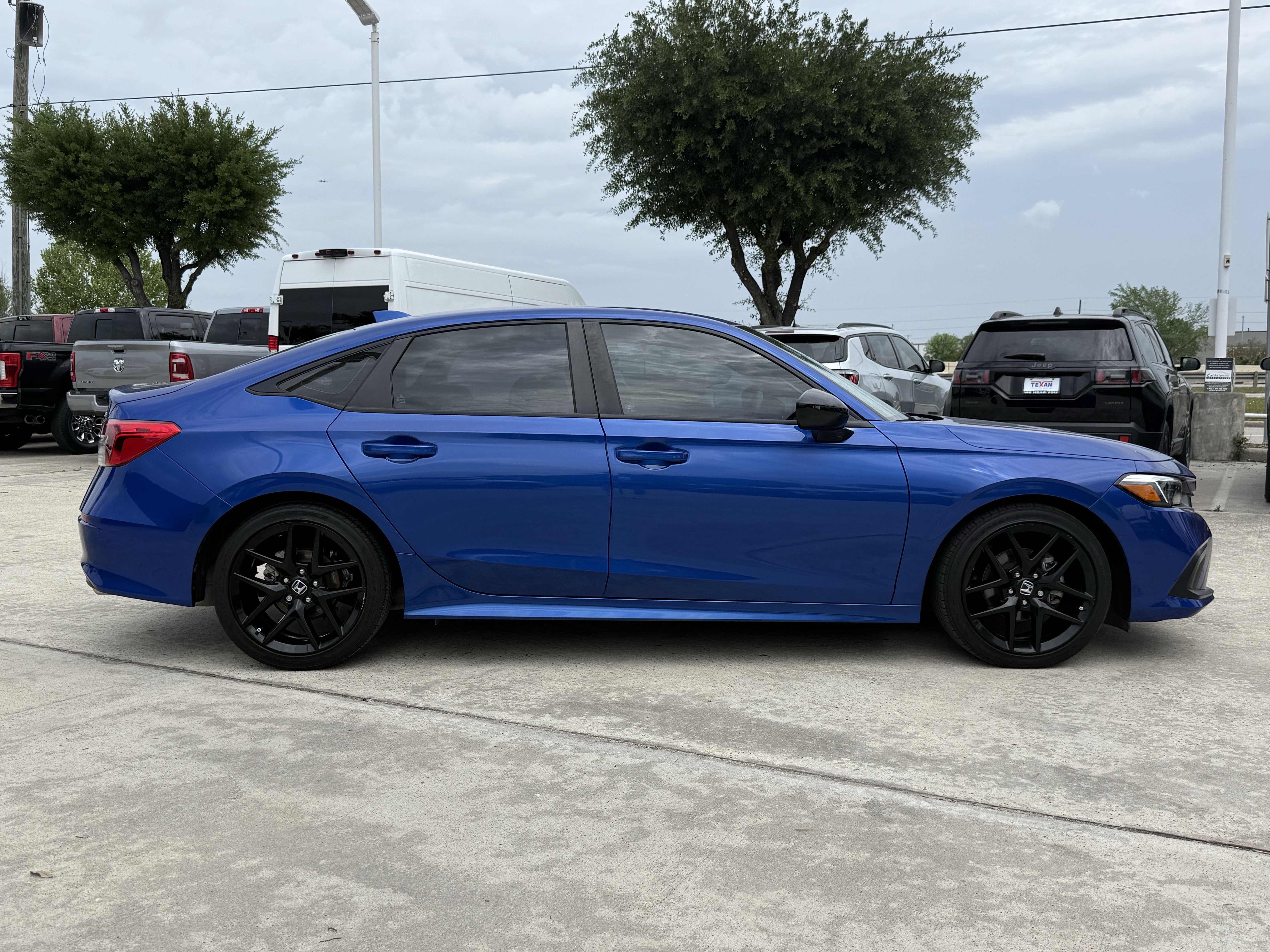 Used 2024 Honda Civic Sport image 3