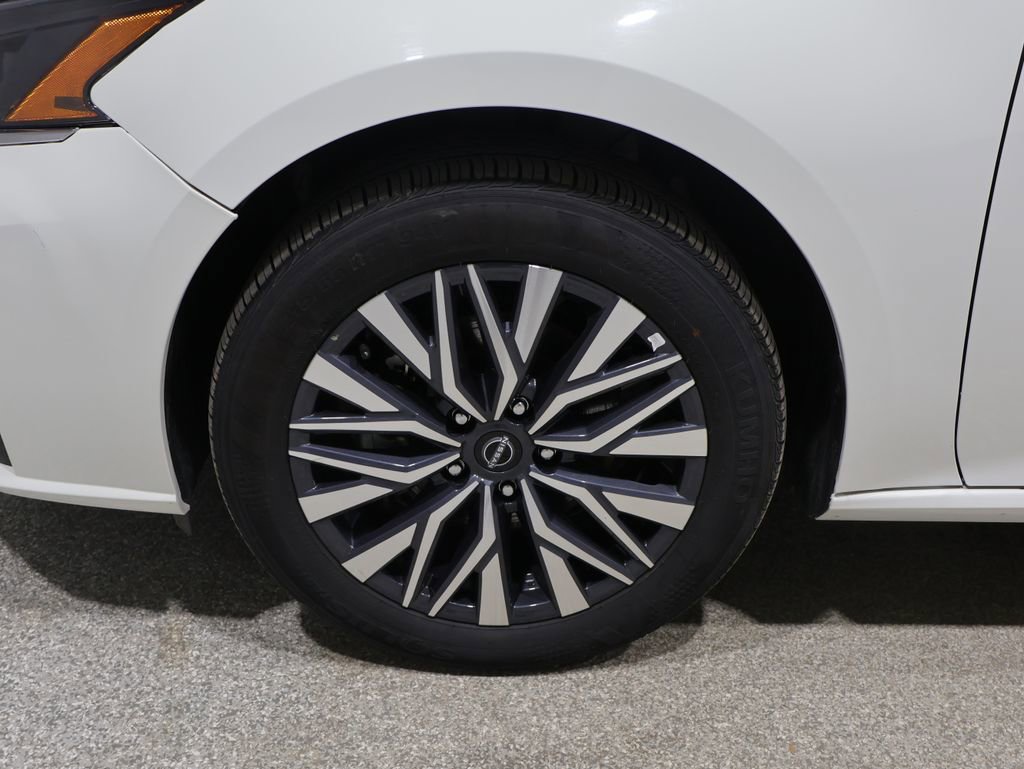 Used 2025 Nissan Altima 2.5 SV AWD/4WD image 9