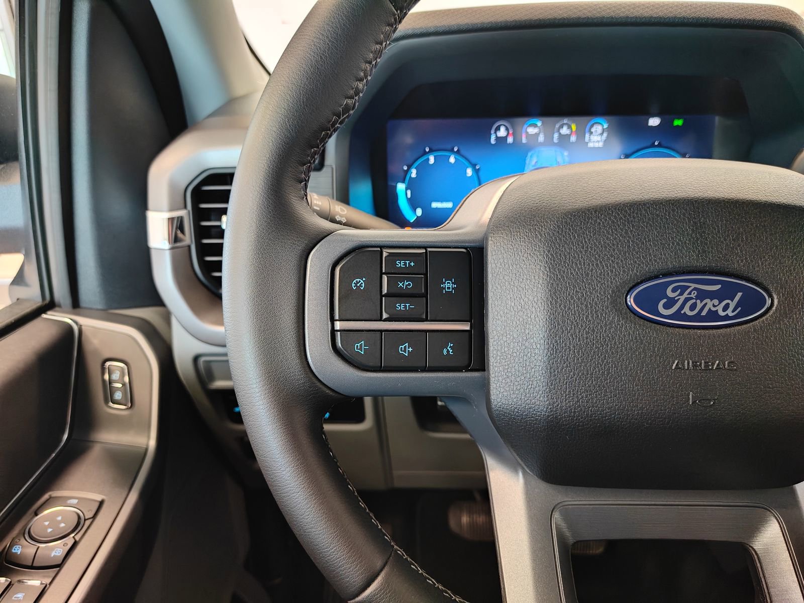 Used 2025 Ford F150 XLT w/ Equipment Group 301A Standard AWD/4WD image 17