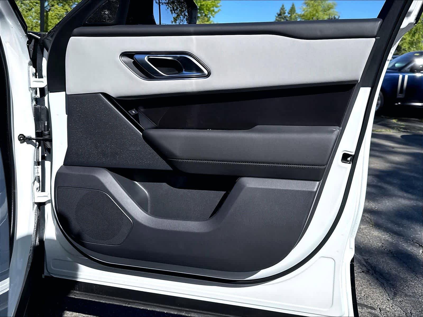 New 2026 Land Rover Range Rover Velar Dynamic SE AWD/4WD image 30