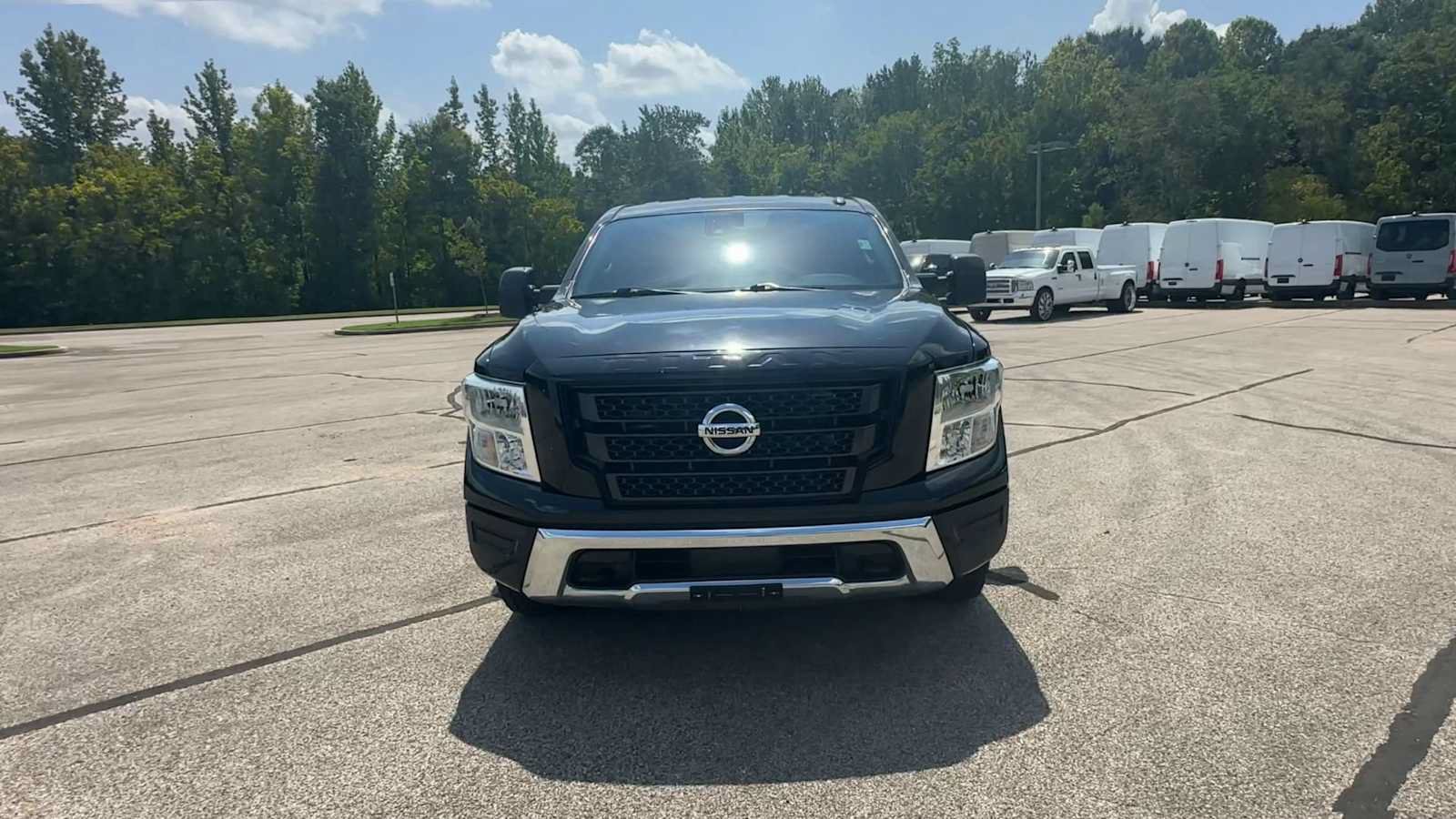 Used 2021 Nissan Titan SV w/ SV Convenience Package RWD image 3
