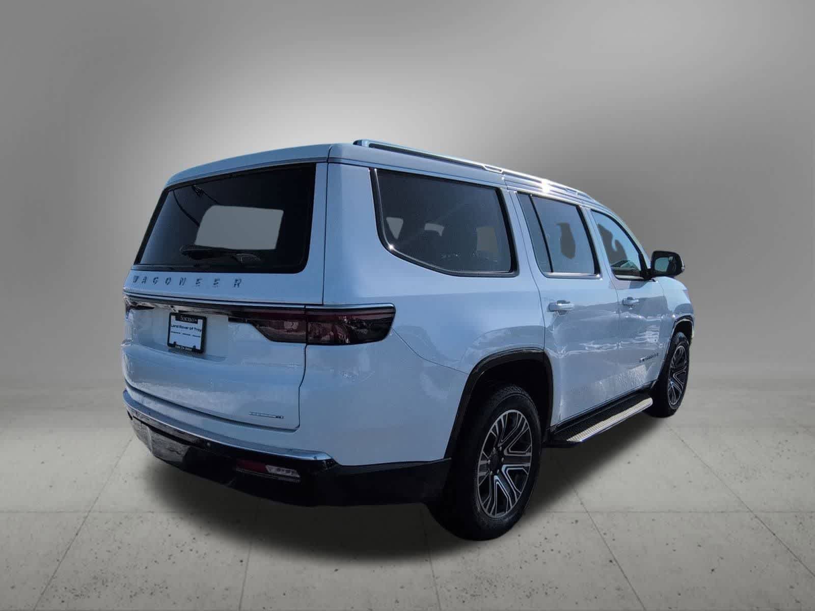 Used 2024 Jeep Wagoneer Series II w/ Flexible Seating Group image 6