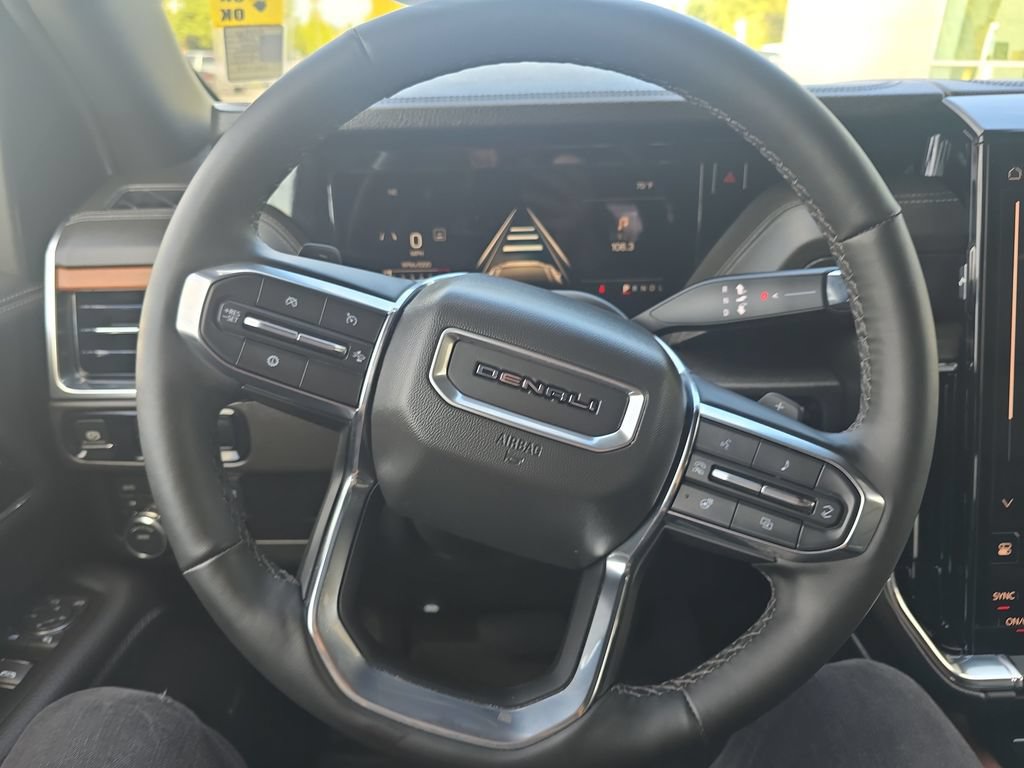 Used 2025 GMC Yukon Denali AWD/4WD image 13