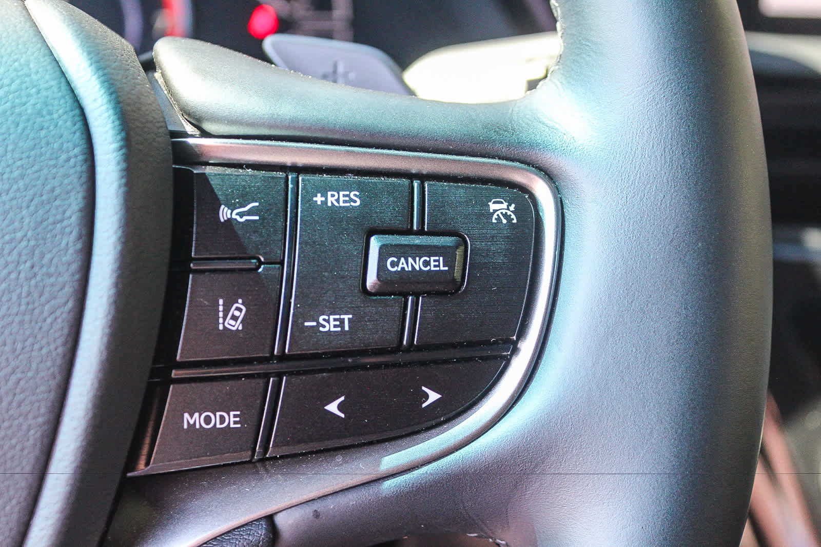 Used 2025 Lexus ES 300h w/ Premium Package FWD image 24