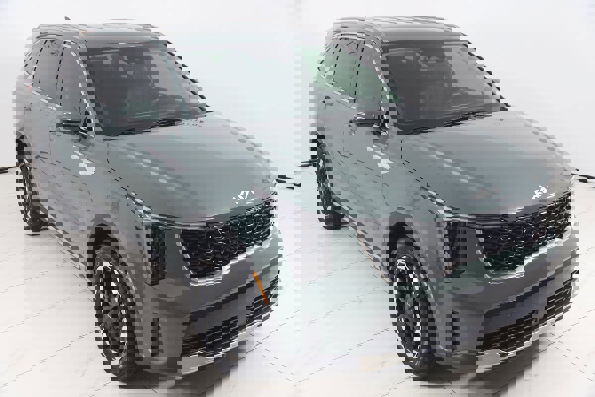 Used 2025 Kia Sorento EX image 42
