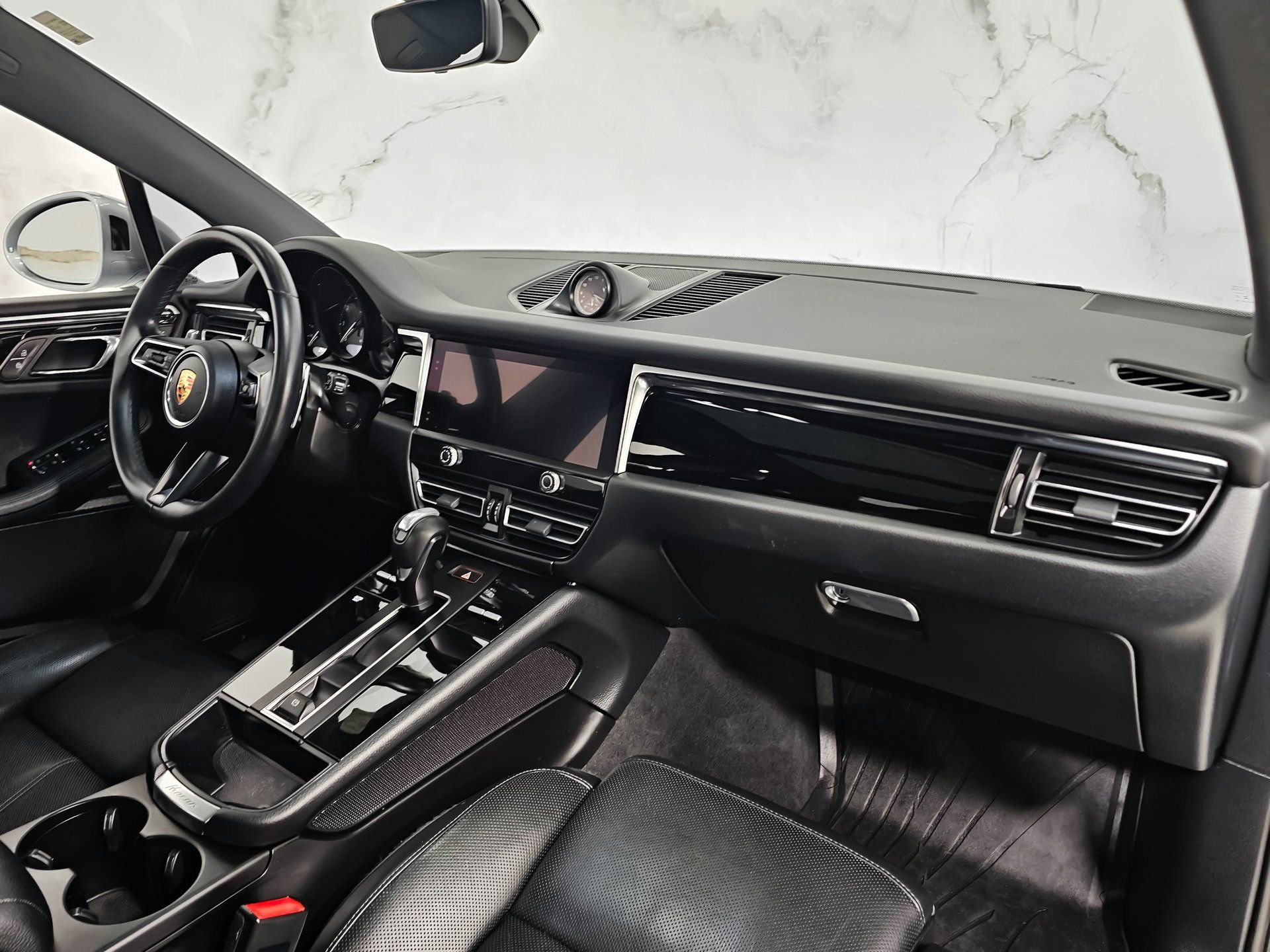 Used 2024 Porsche Macan Turbo image 15