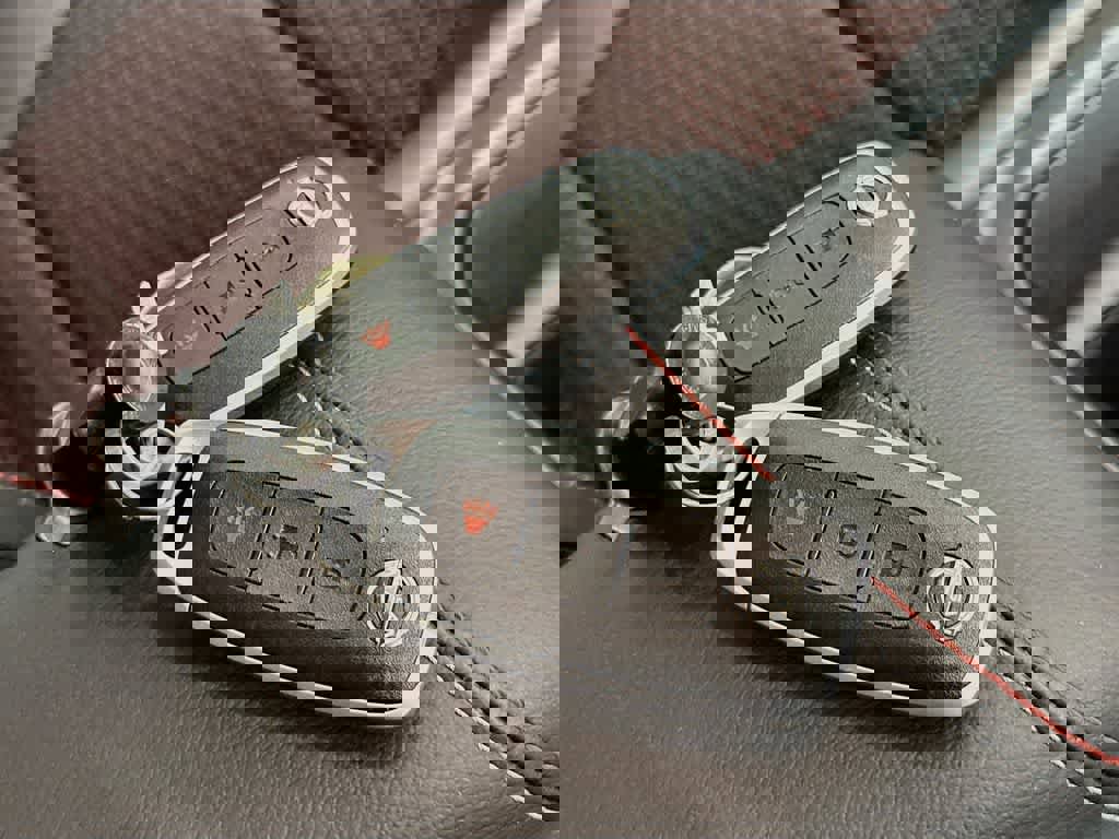 Used 2025 Nissan Kicks SR FWD image 21