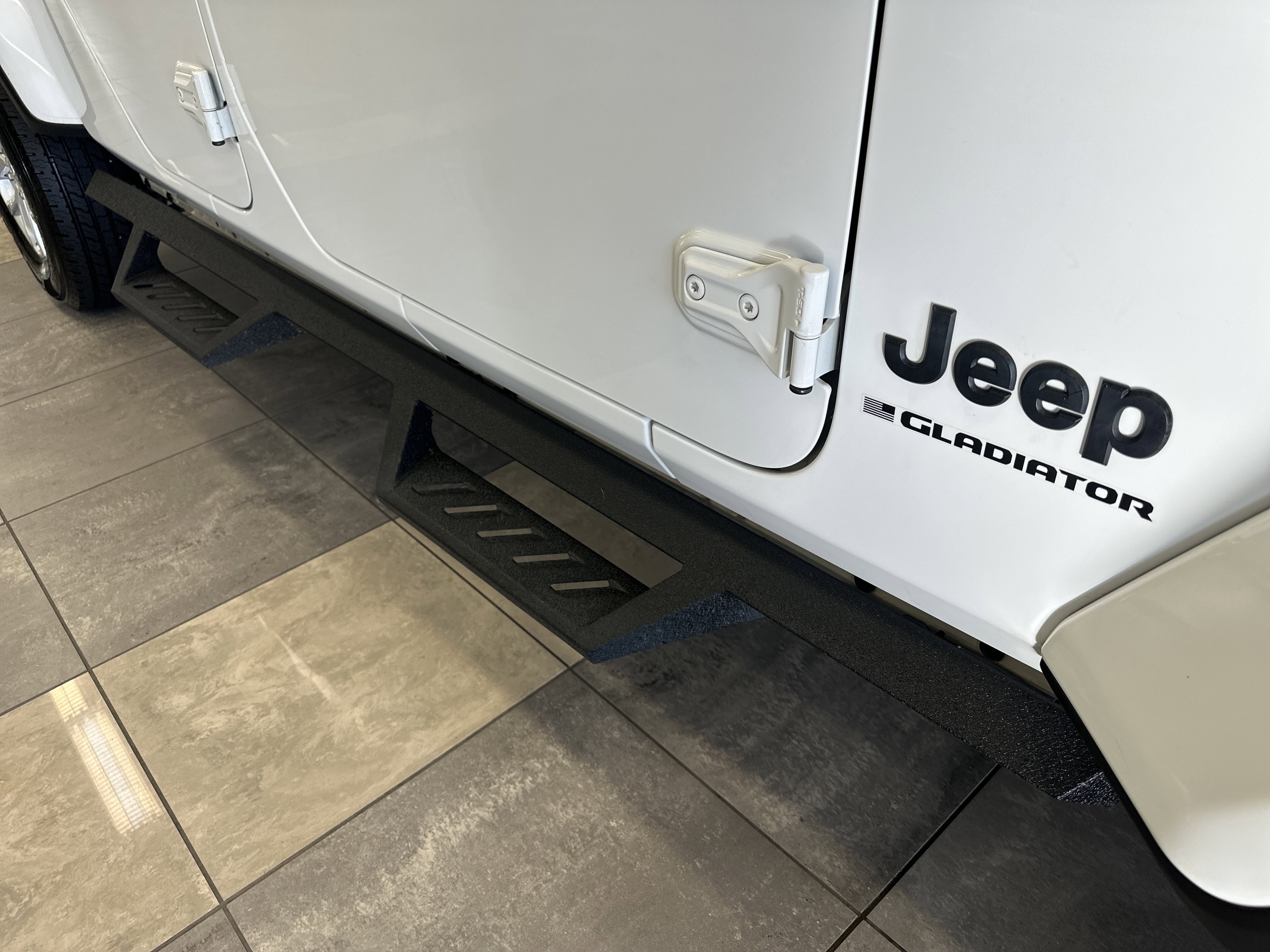Used 2023 Jeep Gladiator Sport image 8
