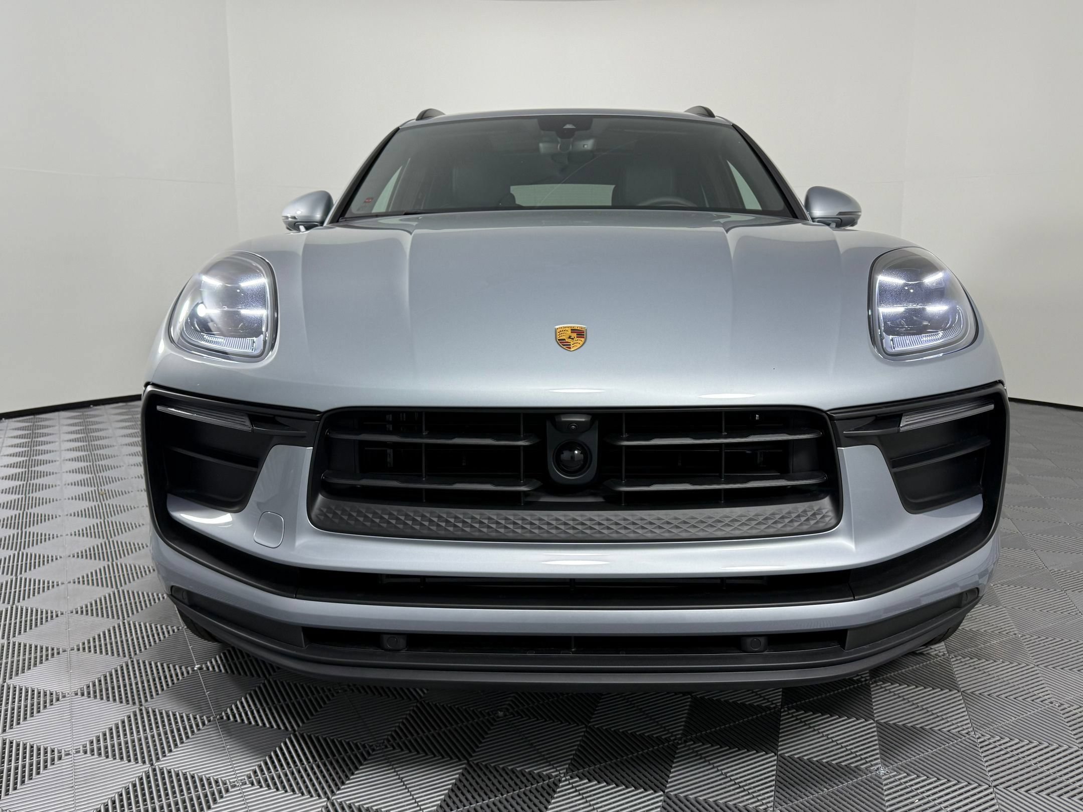 Certified 2026 Porsche Macan AWD/4WD image 6