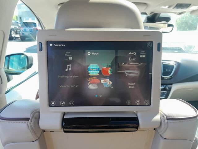 Used 2017 Chrysler Pacifica Limited w/ UConnect Theater Package FWD image 17