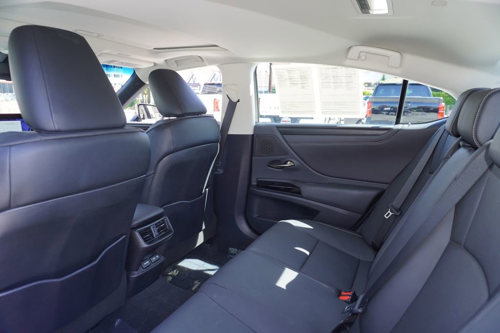 Used 2024 Lexus ES 350 w/ Premium Package FWD image 8