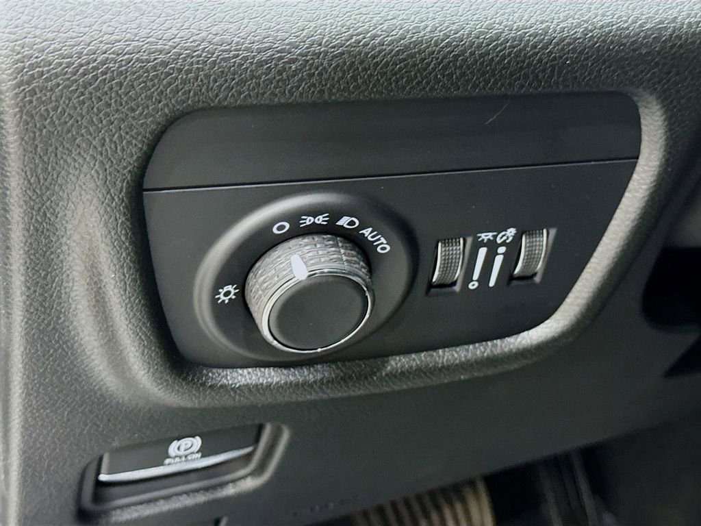 New 2025 Jeep Grand Cherokee L Laredo image 19