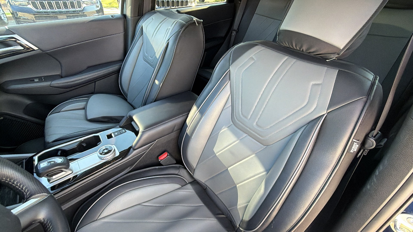 Used 2025 Mitsubishi Outlander SE FWD image 17