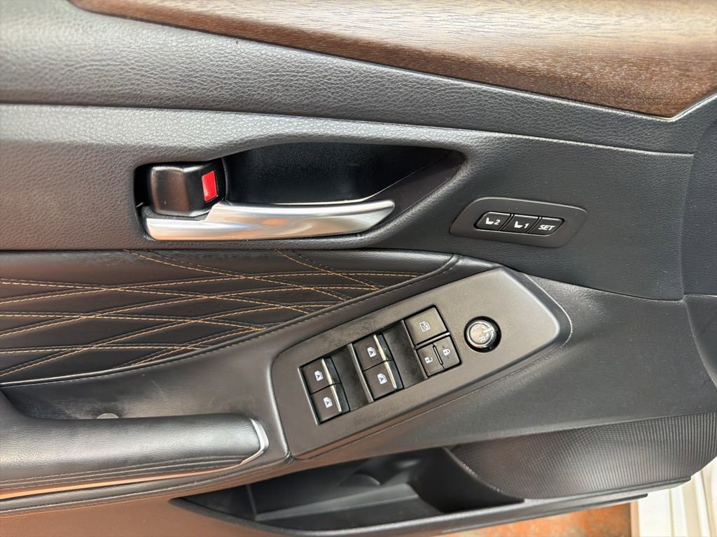 Used 2021 Toyota Avalon Limited FWD image 21