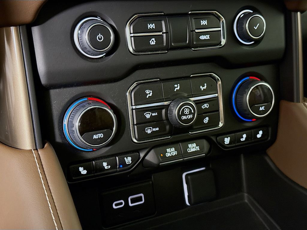 Used 2024 Chevrolet Suburban High Country w/ Advanced Technology Package AWD/4WD image 7