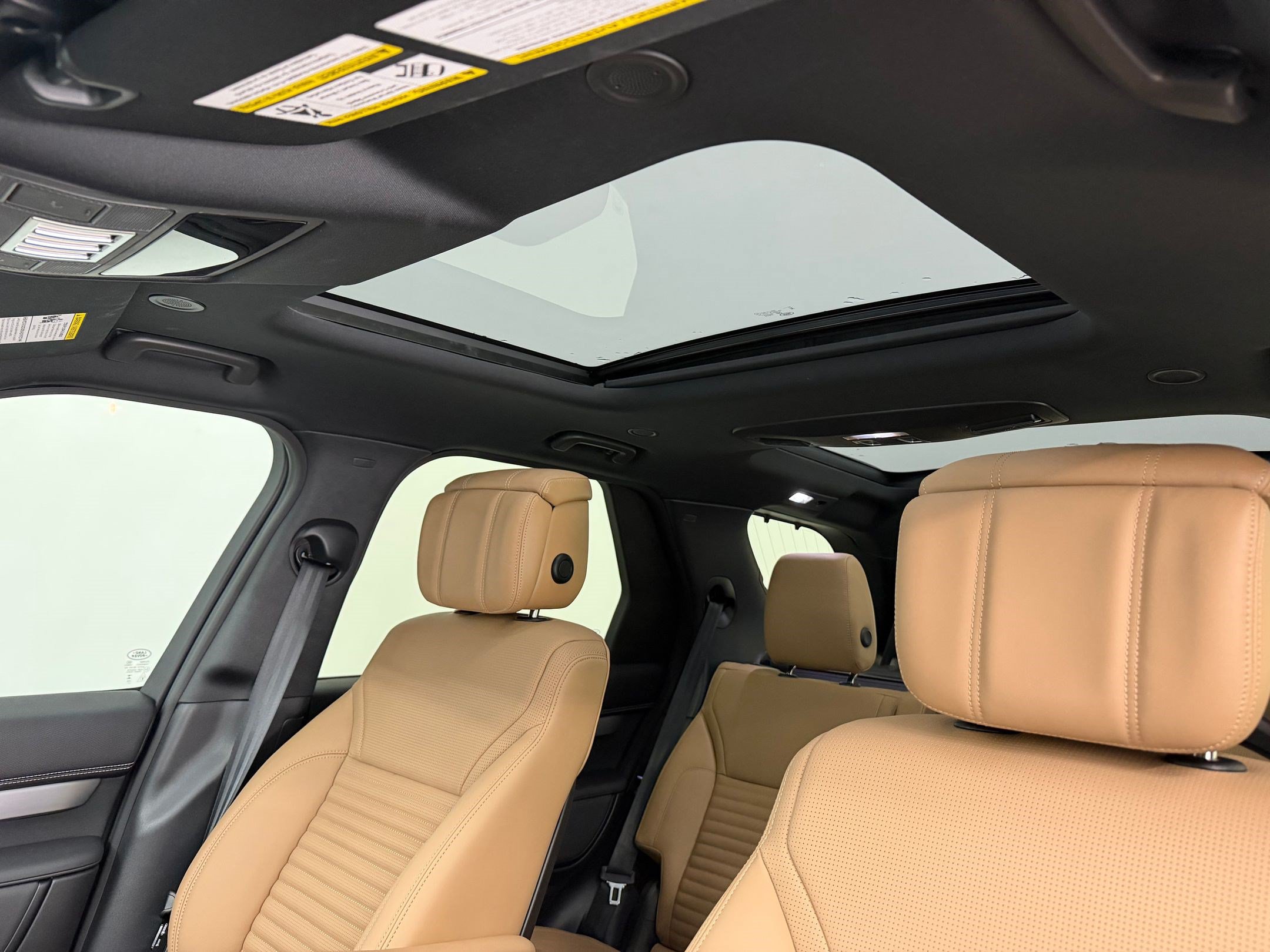 New 2026 Land Rover Discovery Limited Edition AWD/4WD image 23