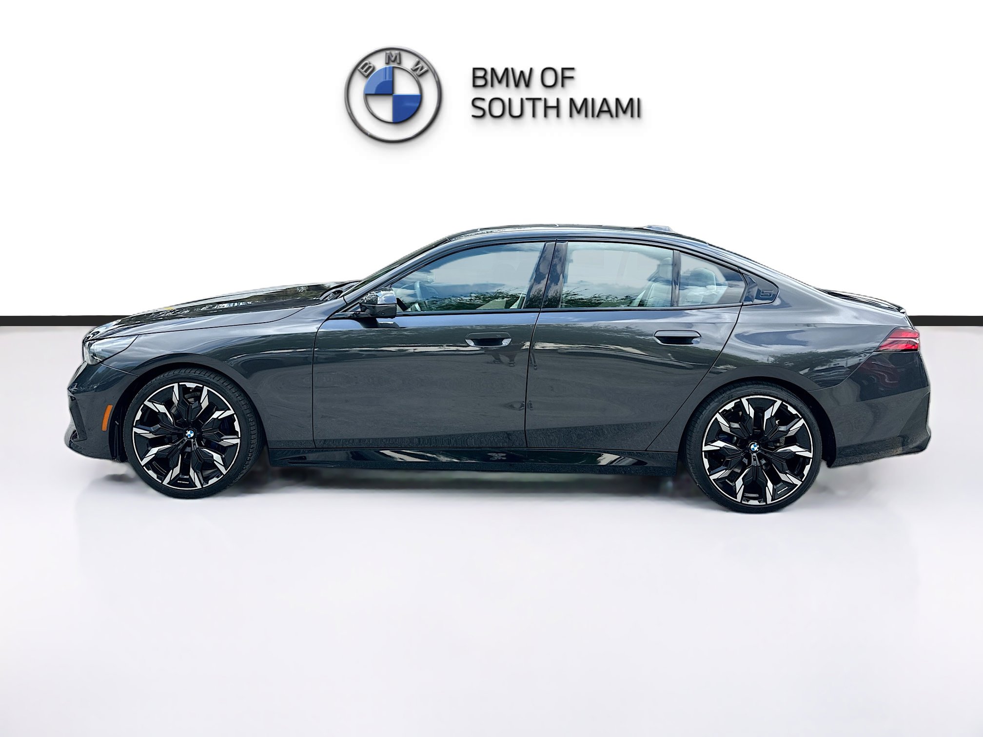 Certified 2024 BMW 530i 530i w/ M Sport Package image 4