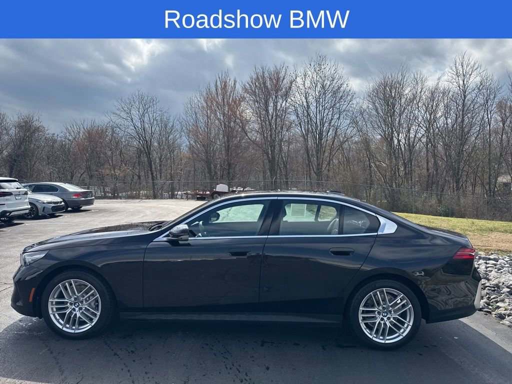 Used 2024 BMW 530i image 2