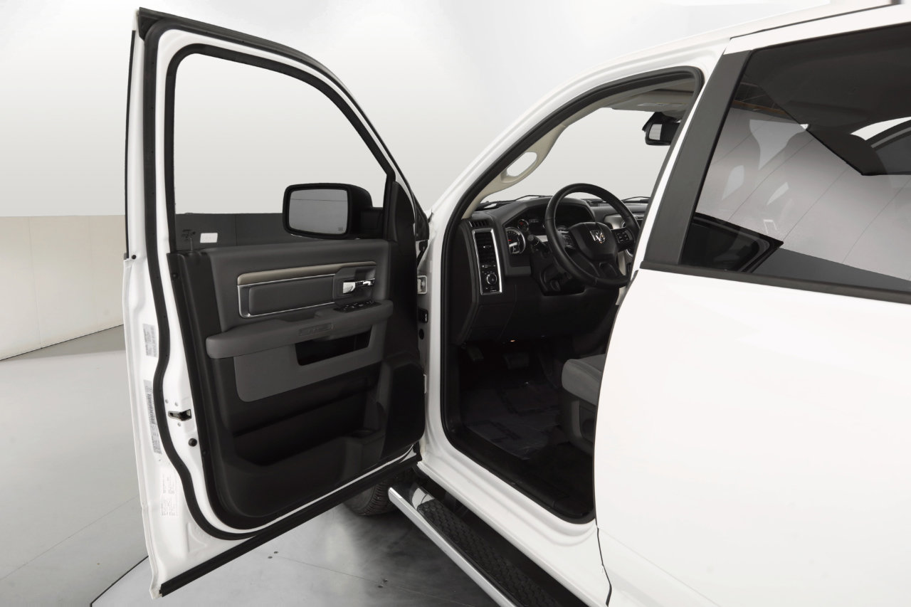 Used 2017 RAM 1500 Classic SLT w/ SLT Plus D￩cor Group image 12