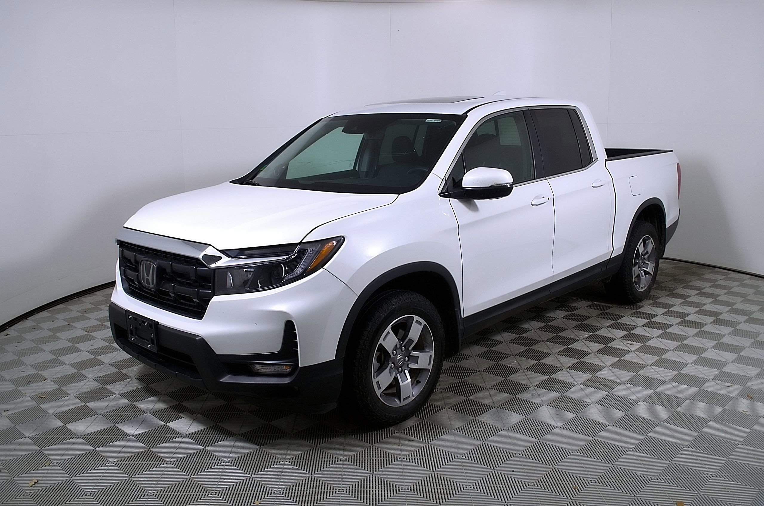 Used 2025 Honda Ridgeline RTL image 3