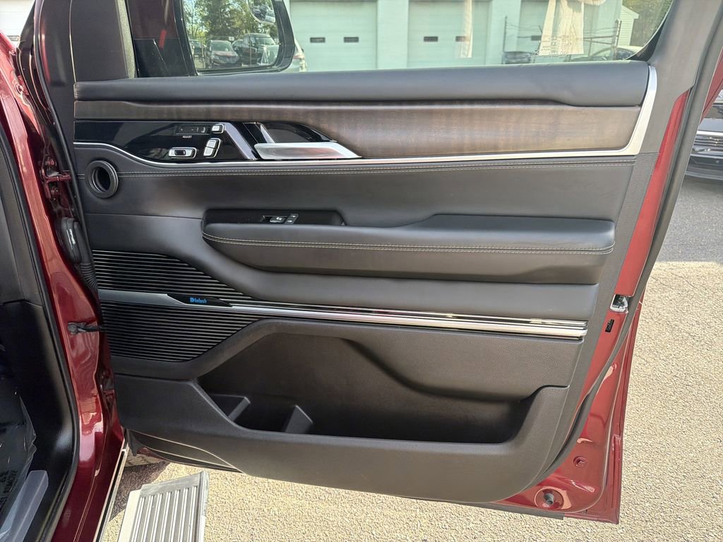 Used 2022 Jeep Grand Wagoneer Series I AWD/4WD image 16