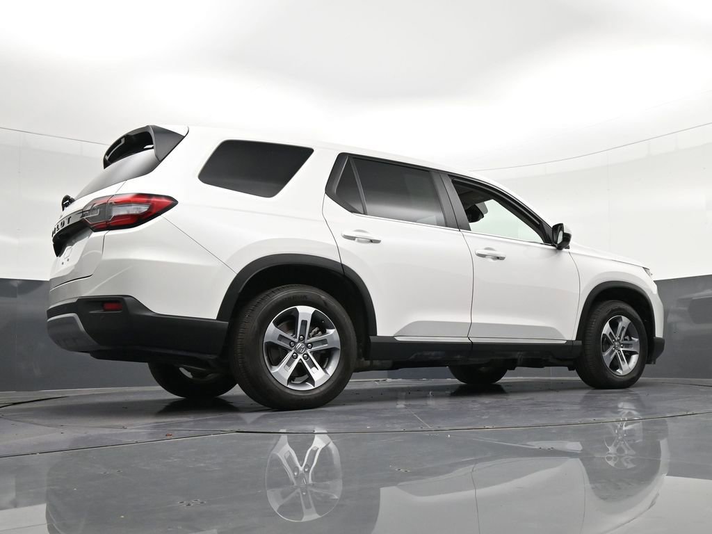 Used 2025 Honda Pilot EX-L image 32