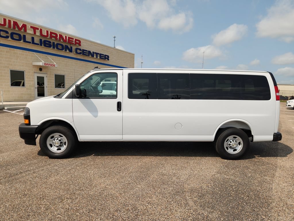 Used 2025 Chevrolet Express 3500 LS RWD image 4
