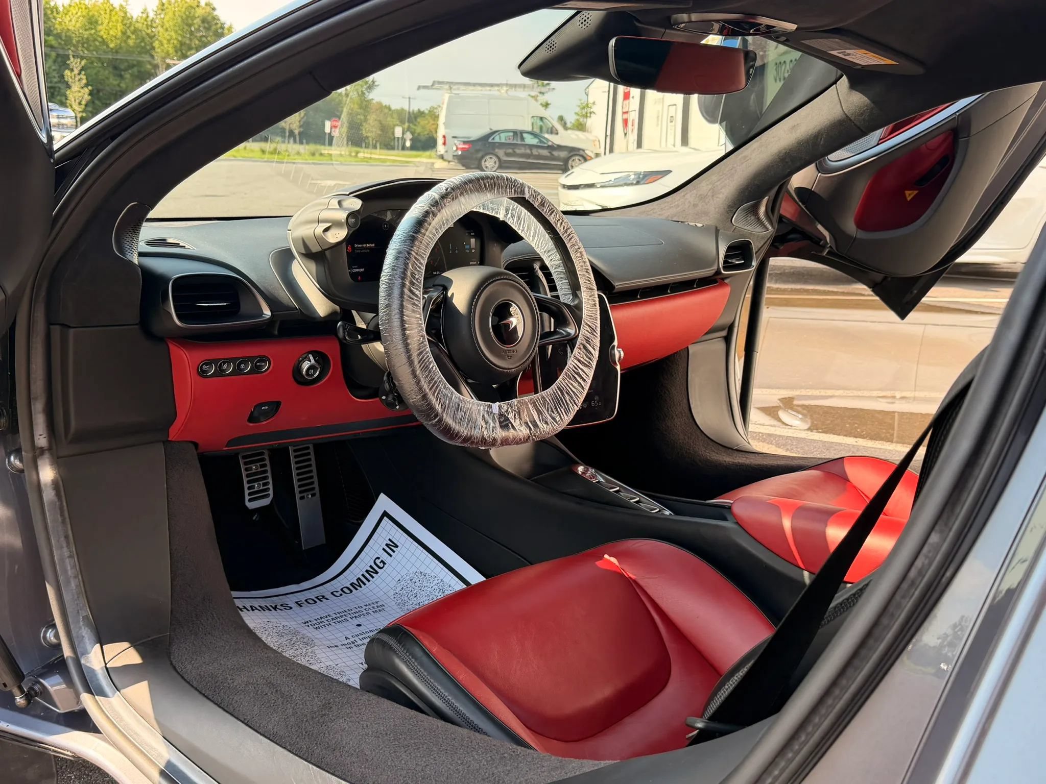 Used 2023 McLaren Artura RWD image 12