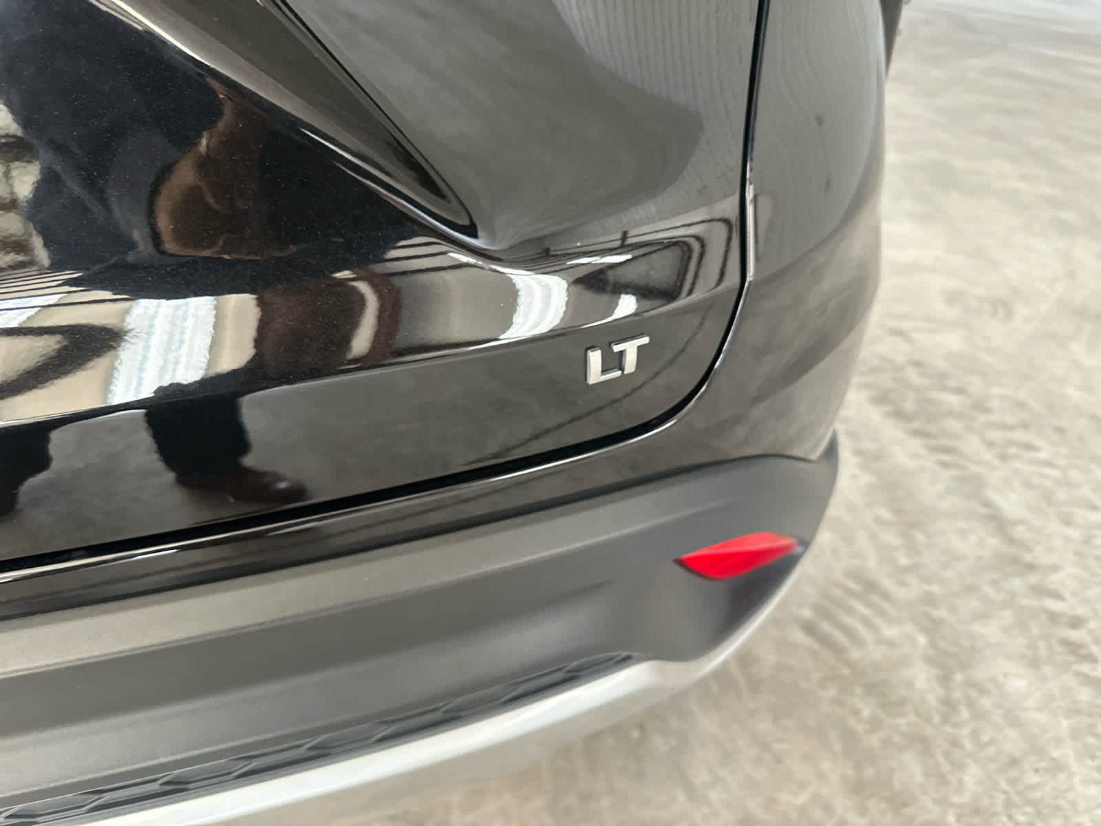 Used 2025 Chevrolet Trax LT FWD image 12