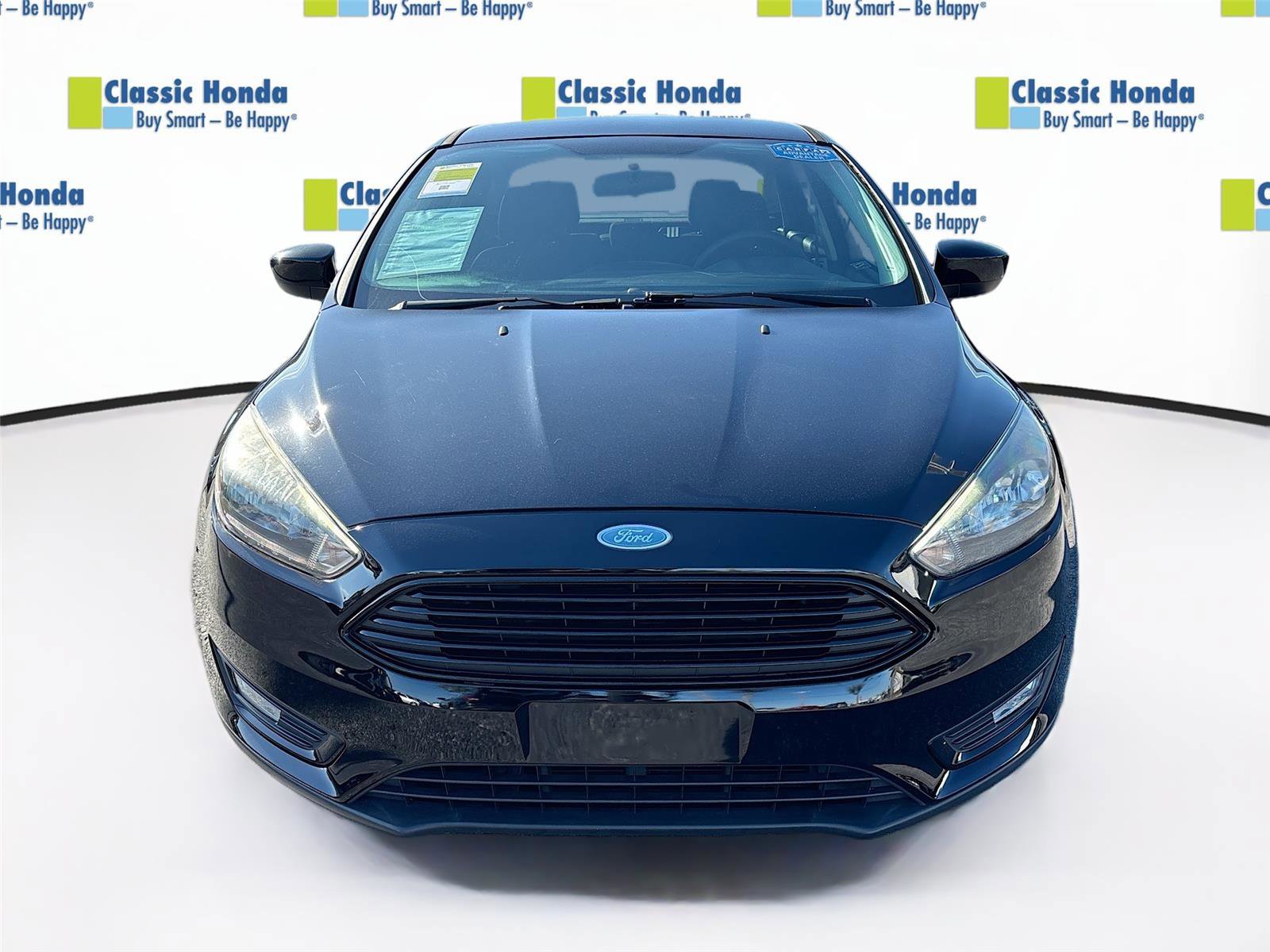 Used 2018 Ford Focus SE w/ SE Appearance Package image 2