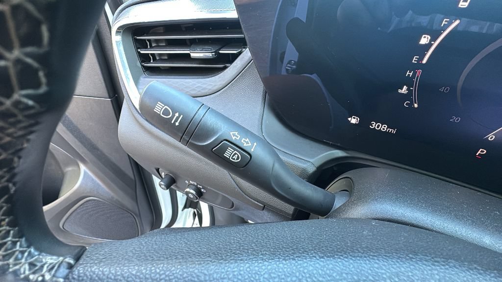 Used 2025 Buick Encore GX Preferred AWD/4WD image 17